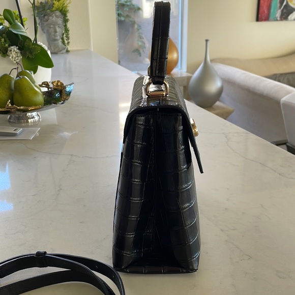 Furla black leather handbag with short handle and adjustable shoulder strap. - Picture 2 of 7